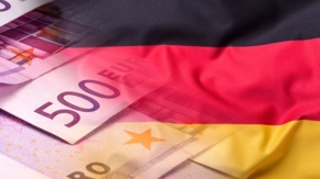 Steuern Foto iStock MarianVejcik